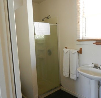 Room-15-bath