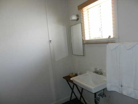 Room-7-bath-2